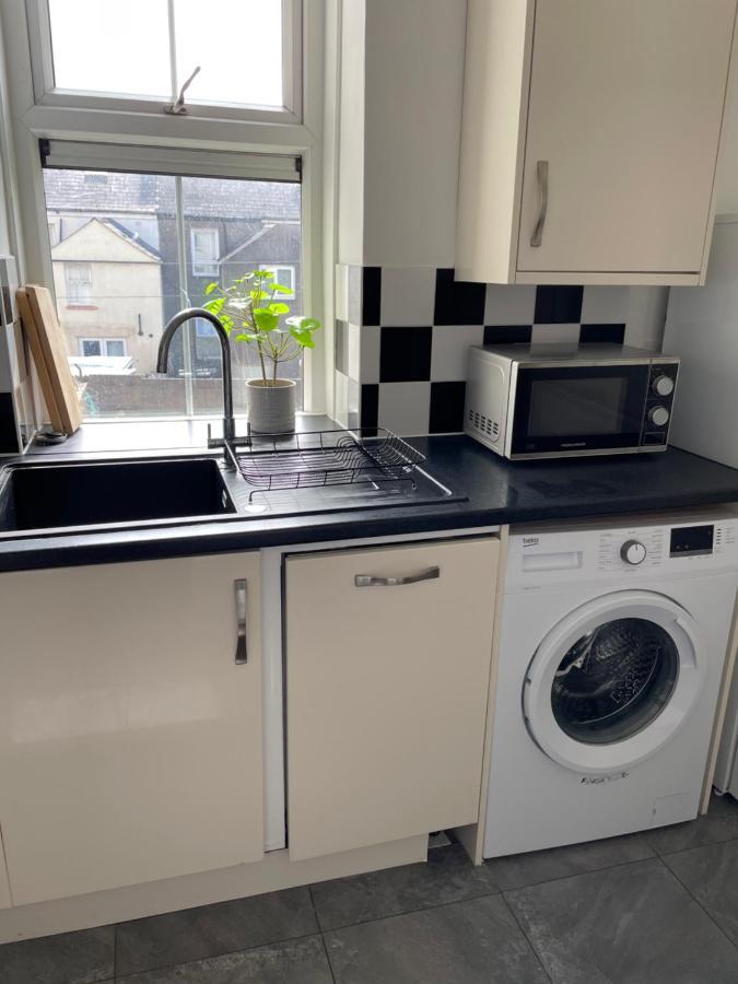 2 Bed Apartment Close To City Centre Cardiff Luaran gambar